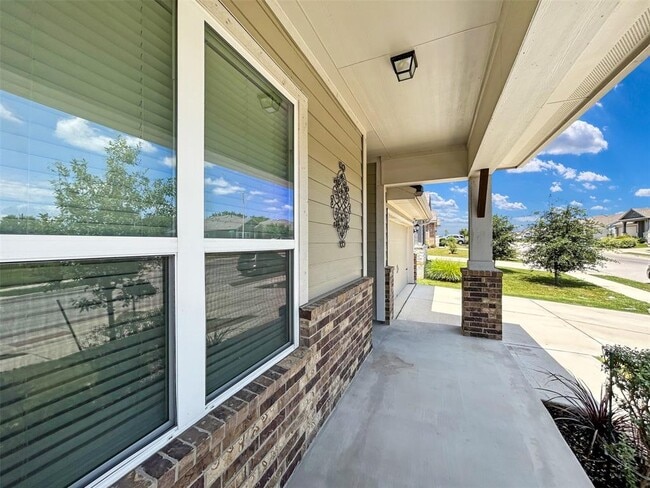 Photo - 558 Bridgestone Way