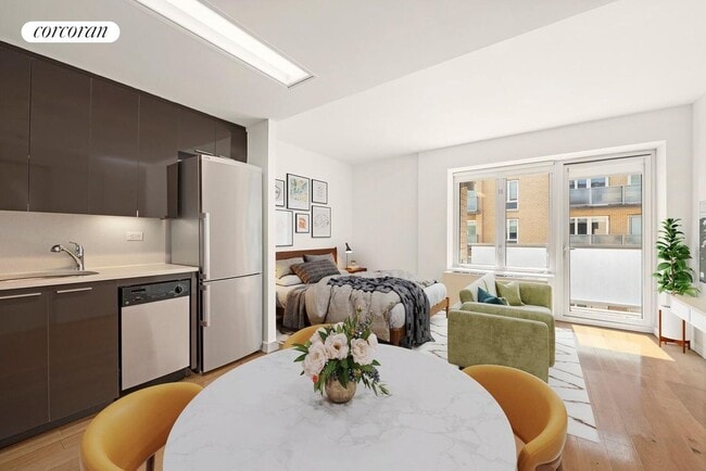 Photo - 41-18 Crescent St