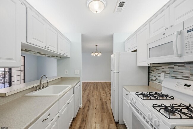 Photo - 89 Sussex Pl