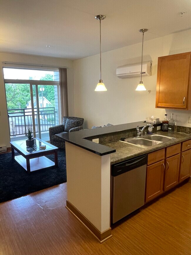 Photo - 1917 Monroe St