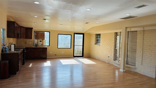 Photo - 11407 Hazen St