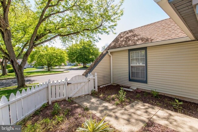 Photo - 1739 McNelis Dr