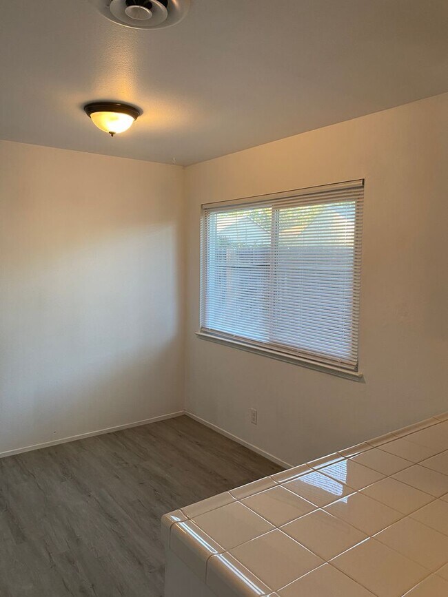 Photo - 2429 Mariposa Ave Unit 2429B