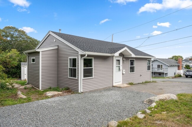 Building Photo - Newly renovated Winter Rental between Long Beach and Good Harbor!