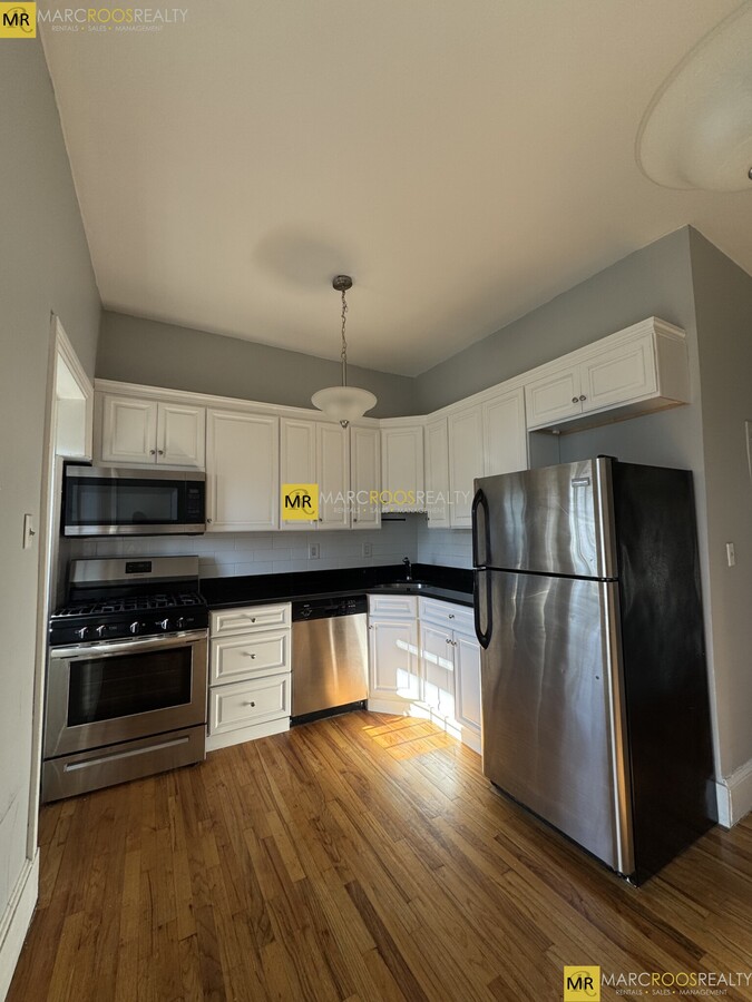 Photo - 1487 Beacon St Condominio