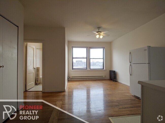 Building Photo - 1044 W George St Rental