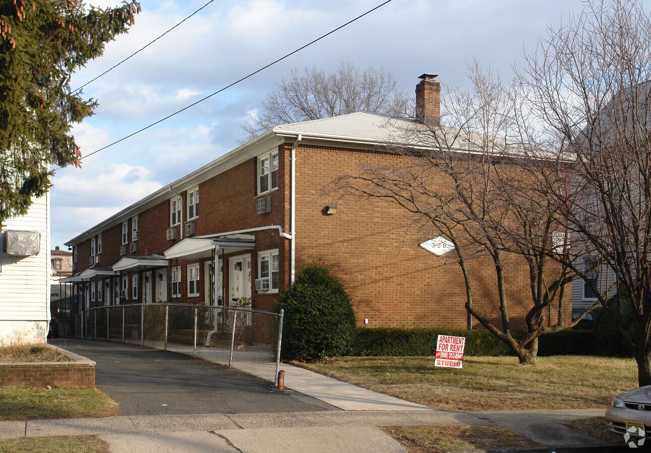 Photo - 336 Washington Ave Apartments
