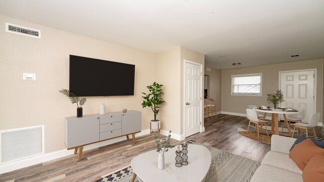 Photo - Palm Cove Apartments