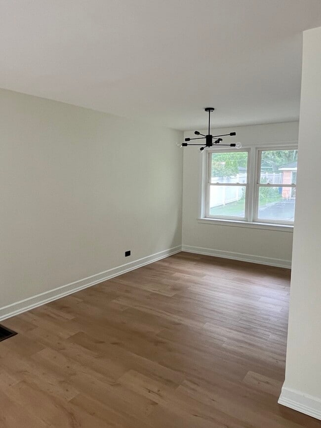 127 S Forest Ave