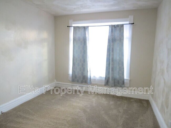 713 W 10th St Unit 1