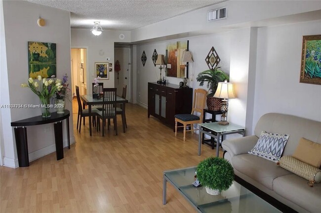 Photo - 825 Brickell Bay Dr Unit 847