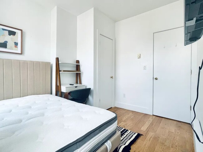 Photo - Furnished room/NOT APARTMENT Unit 2