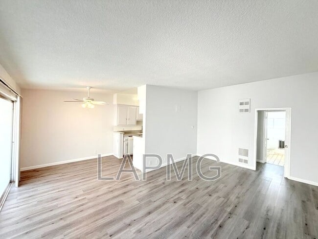 Building Photo - 828 4th St