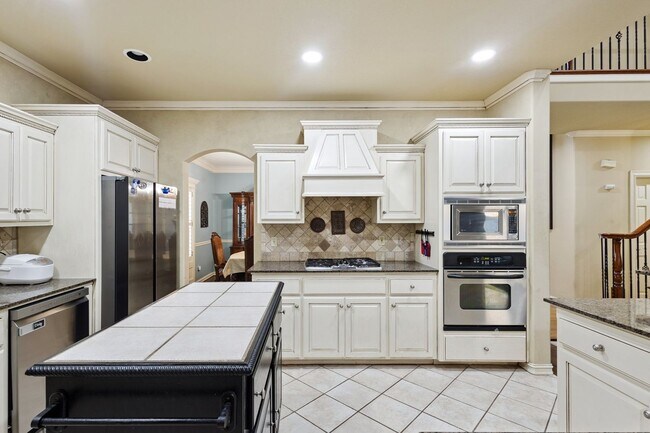 Photo - 4 Bedroom + Bonus Room & Office with Gorgeous Pool