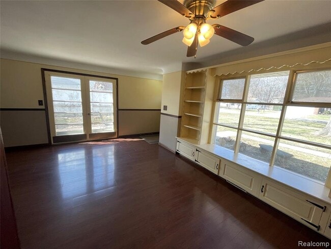 Photo - 38330 Newcastle St