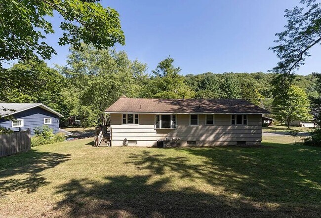 Photo - 115 Margo Ln