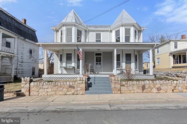 Building Photo - 106 N Main St
