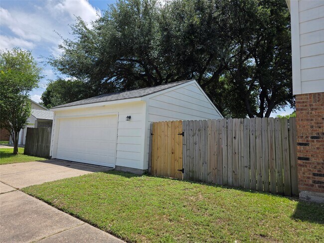 11350 Raven View Dr
