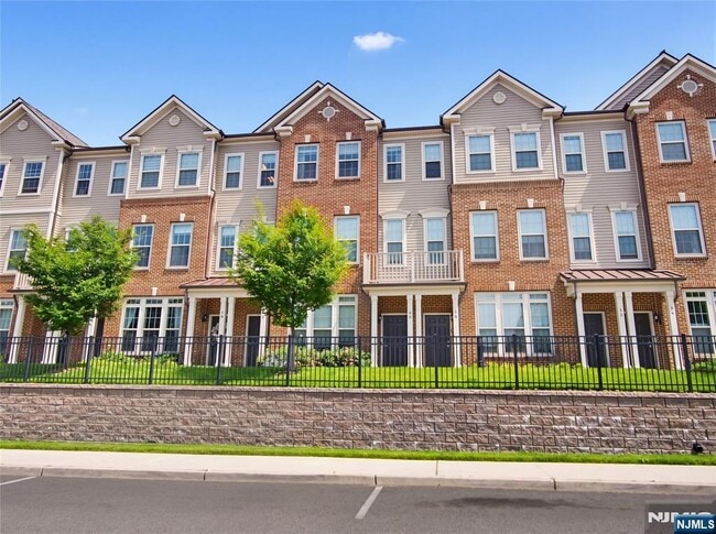 Photo - 44 Leahy Dr
