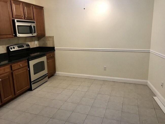 308 Moody St Unit 4