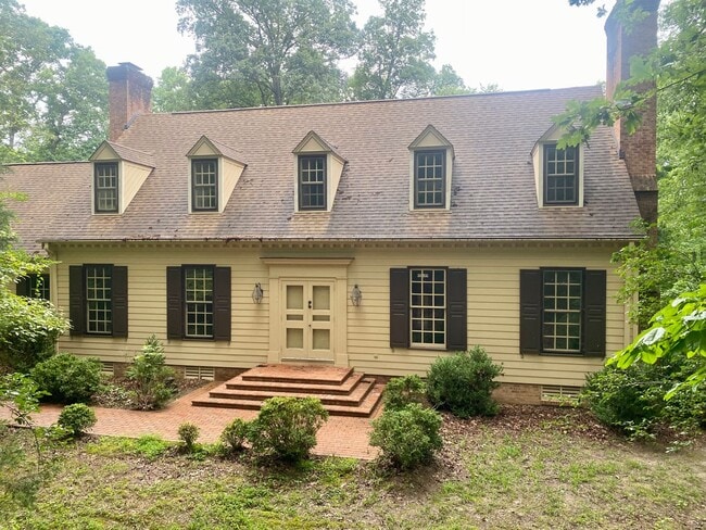 Exclusively Offered by Muse Realty Rentals... - Exclusively Offered by Muse Realty Rentals...