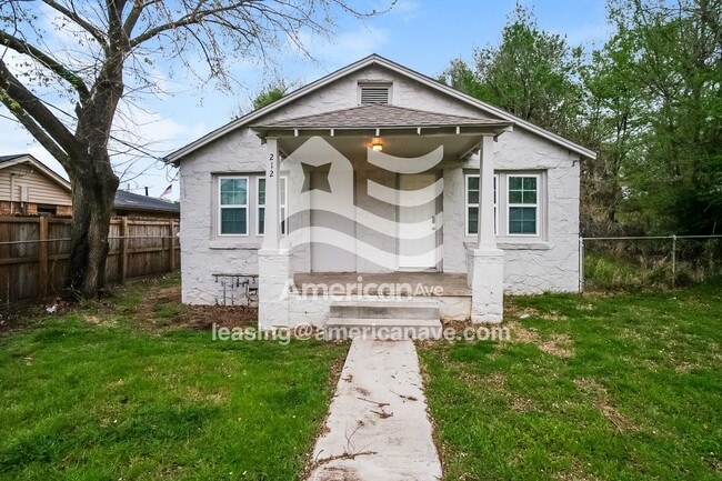 Building Photo - 212 N Walnut Ave