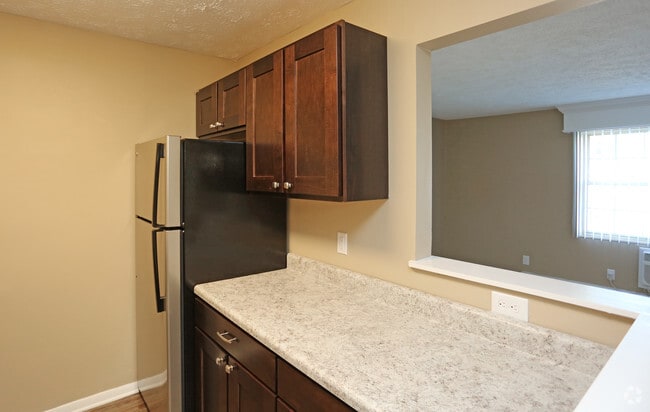 2BR, 1 BA - 900 SF