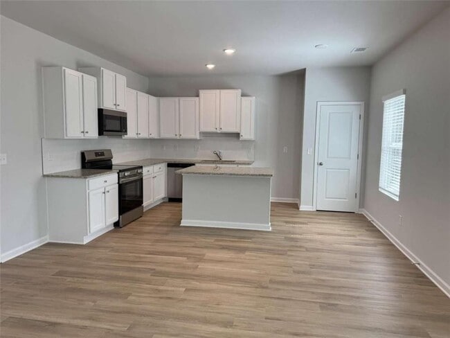 Photo - 111 Woodside Ct