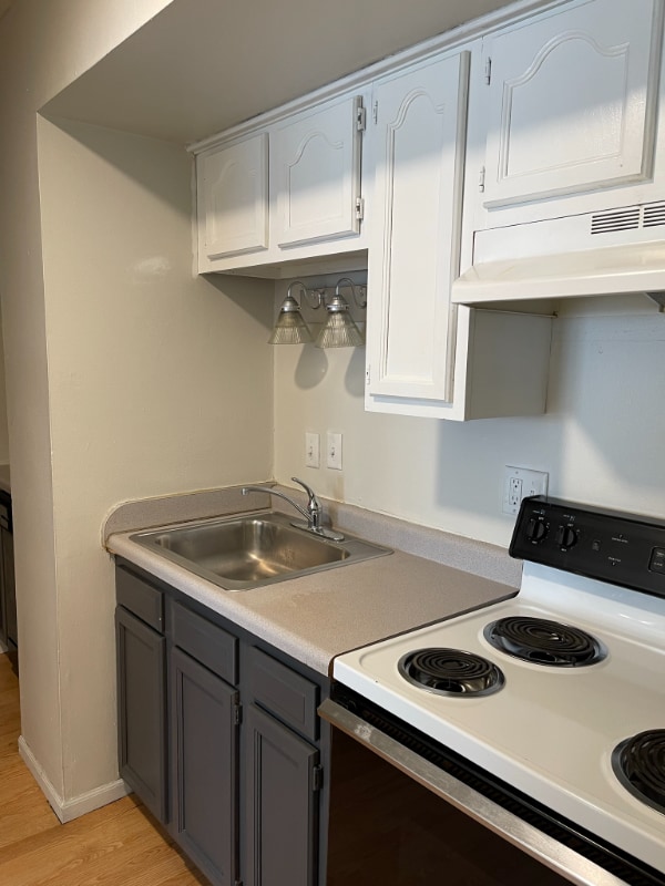 Photo - 515 E Burlington St Unit 11