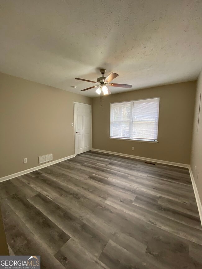 Photo - 338 Whitehead Rd