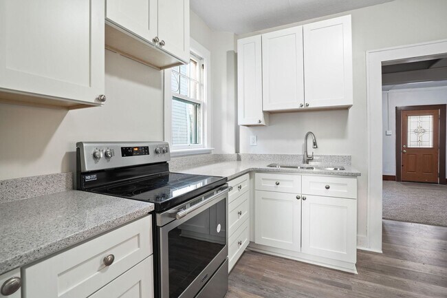 Photo - 3 BED 2 FULL BATH W/ OFFICE - AVAILABLE JU...