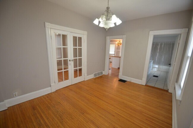 Photo - 208 W 3rd Ave