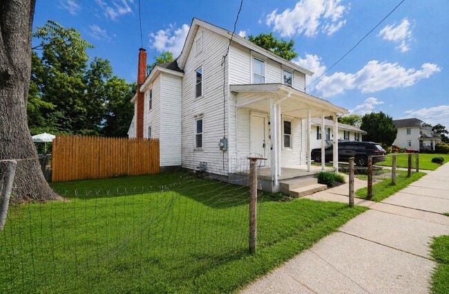 Photo - 210 W Buck St