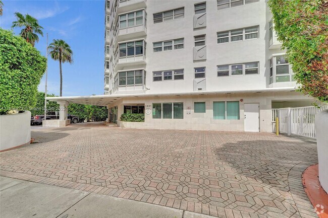 Building Photo - 1881 Washington Ave Unit 4E Rental