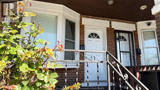 Photo - 1424 Wyandotte St W