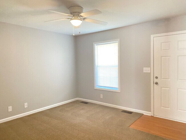 Photo - 944 Kingsbury Dr Unit B