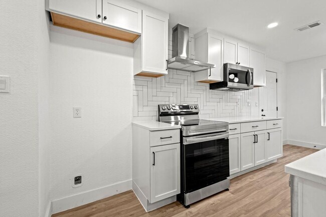 Photo - 6000 Cool Springs Dr