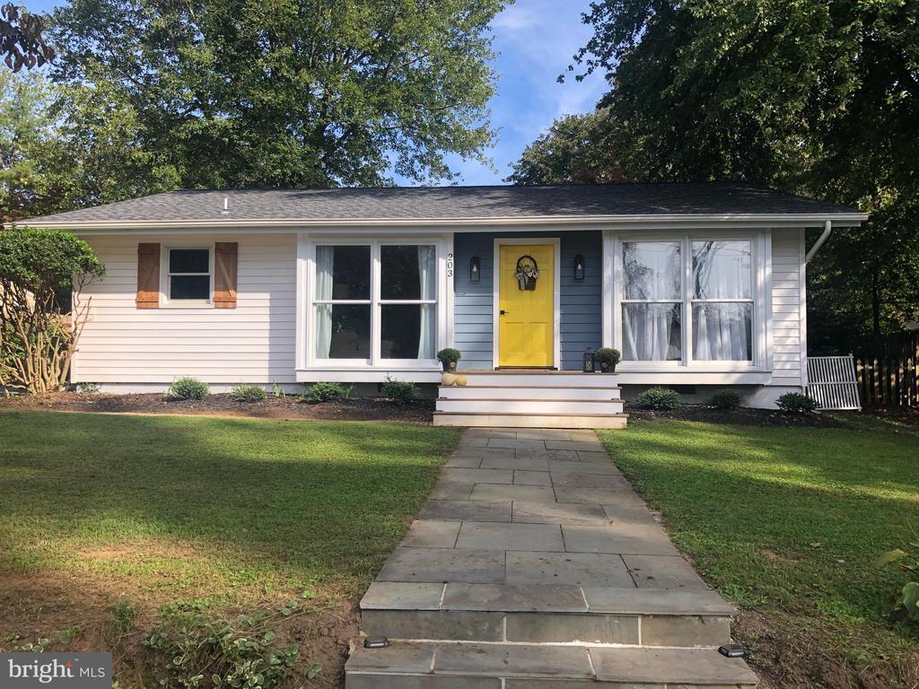 Photo - 203 Maple St