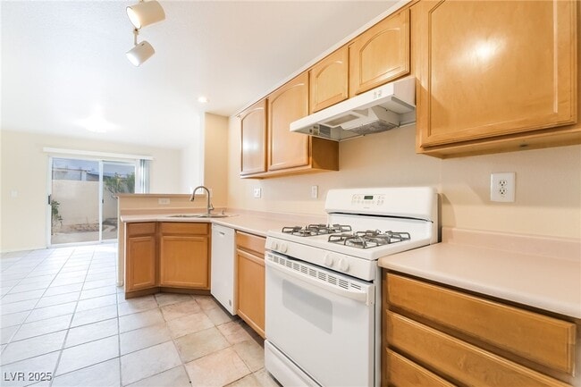 Photo - 435 Coral Sea St