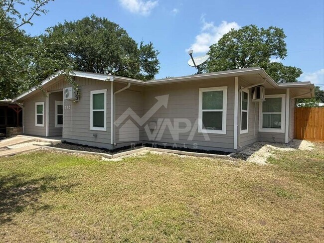 Photo - 515 Blakeley Dr