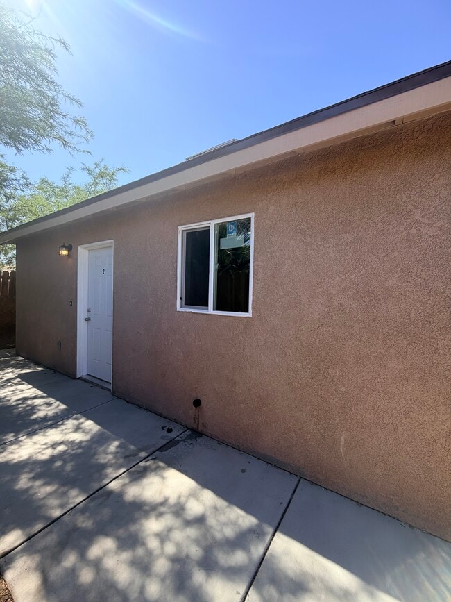 774 M Acuna Ave