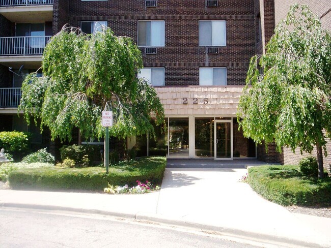 Building Photo - 225 S Rohlwing Rd Unit 508 Rental