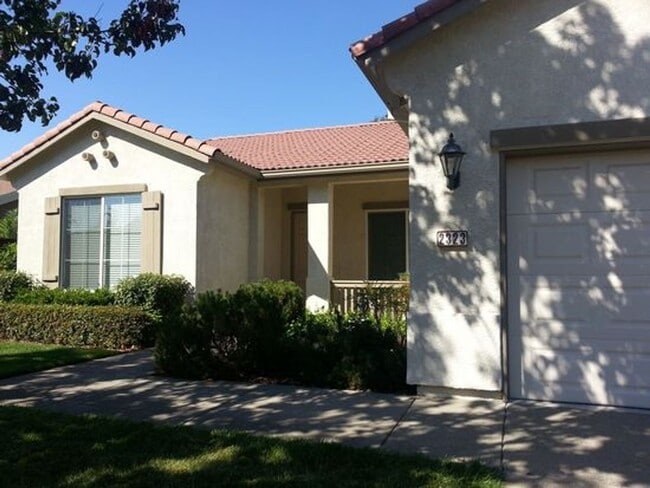 Building Photo - Adult 55+ Lovely Home in Springfield @ Whi...