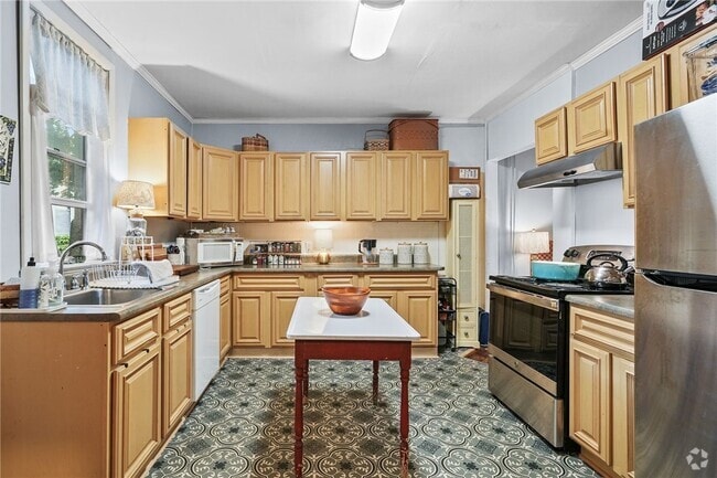 Building Photo - 211 S Albany St Rental