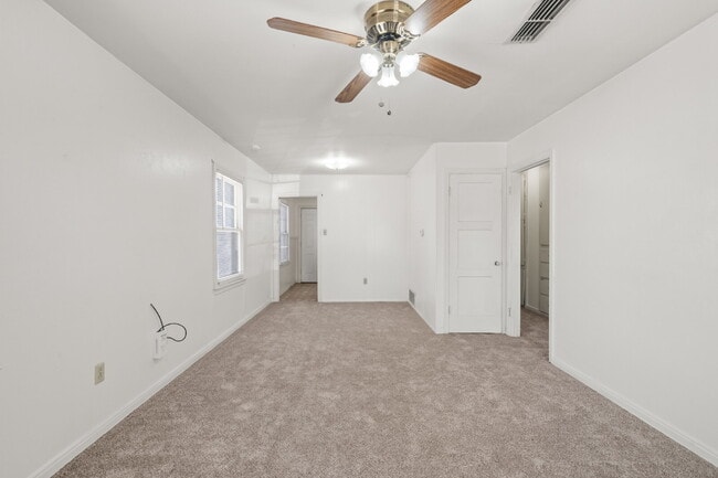 Photo - Charming 1 Bedroom Duplex w/ Large Backyard