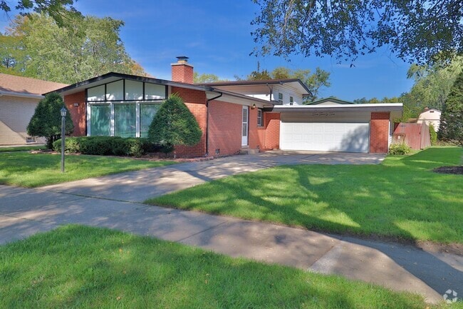 Building Photo - 525 N Park Dr Rental