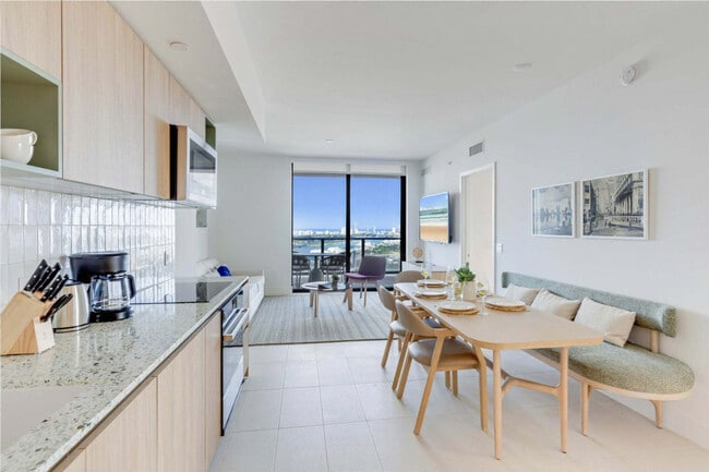 Photo - 601 NE 1st Ave Unidad ID1227496P