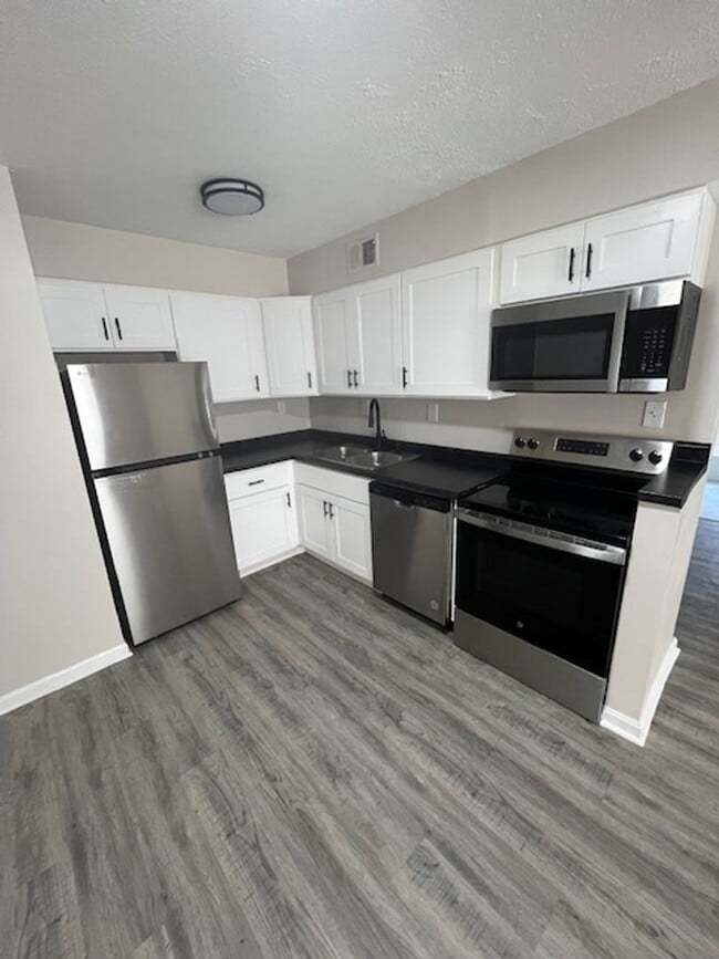 Building Photo - 2601 Le Blanc Ct Unit 2601-2