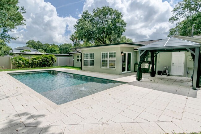 Gorgeous Mid-Centry Modern 3bed/2bath with... - Gorgeous Mid-Centry Modern 3bed/2bath with...