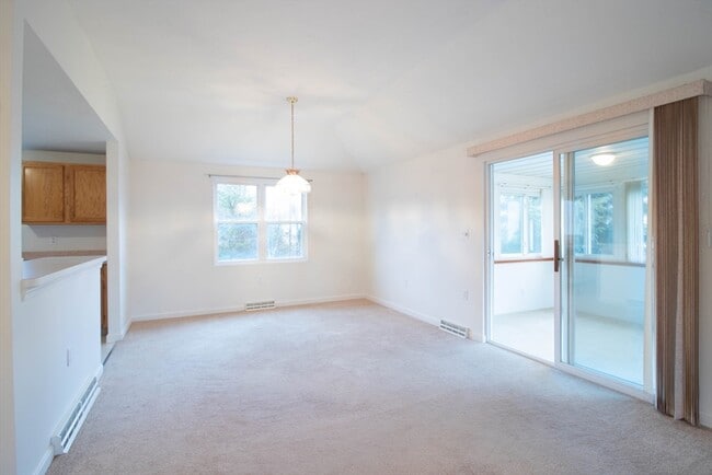 Photo - 59 Brookbend Way E